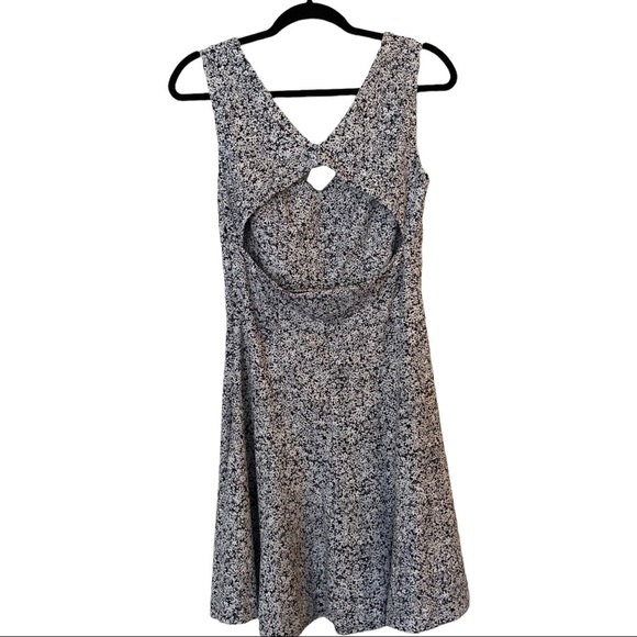 Michael Michael Kors Black White Floral Open Back Sleeveless Skater Dress - Picture 3 of 11